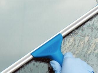 高空進(jìn)行玻璃清潔作業(yè)的時(shí)候，要注意什么呢？