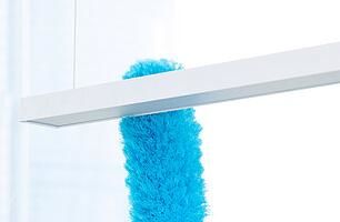 全屋干清潔 —— 清除浮塵，避免濕擦成泥